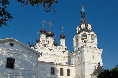  A Catedral da Anunciação da Catedral de Vladimir: Um Mergulho na Cor vibrante e na Expressão Espiritual do Século XIV!