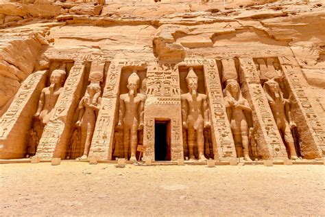  A Cúpula do Templo de Abu Simbel: Uma Explosão de Cor e Poder Monumental!